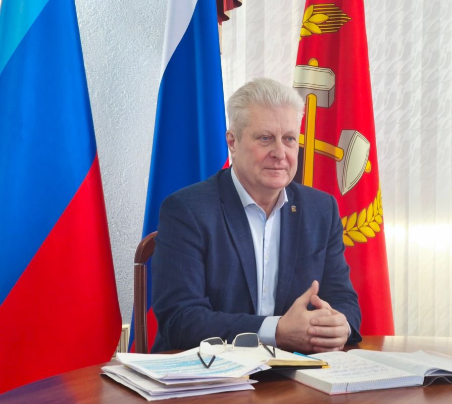 Сергей Козенко: Сегодня провел расширенное аппаратное совещание, на котором присутствовали руководители структурных подразделений Администрации, начальники отделов и управления по жизнеобеспечению населенных пунктов