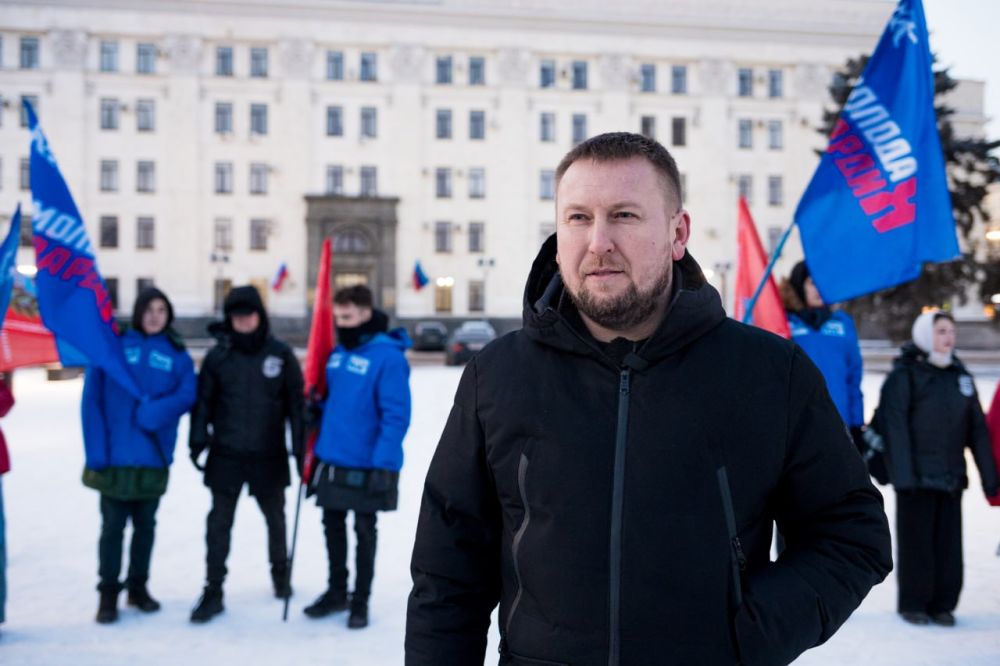 Денис Мирошниченко поприветствовал участников автопробега, посвященного десятой годовщине окончания Чернухино-Дебальцевской операции