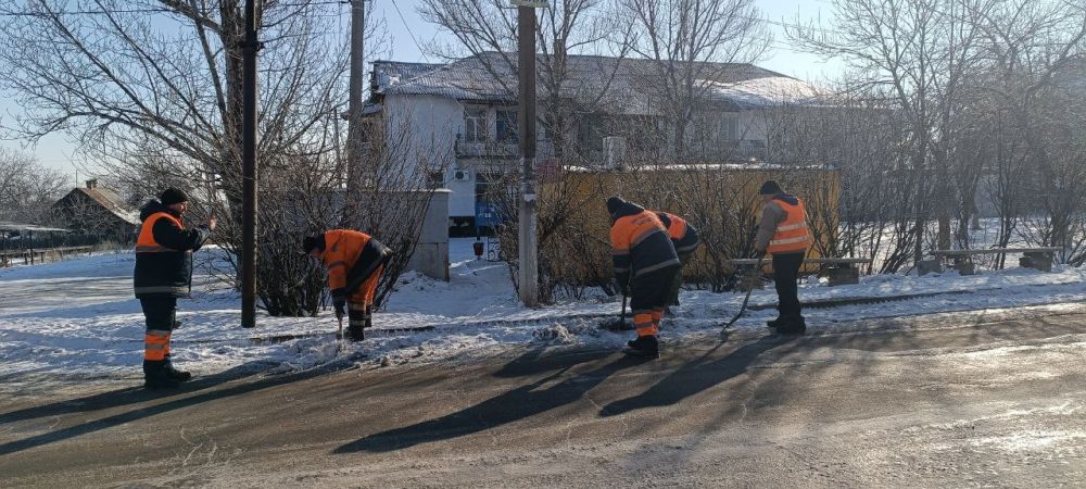 Сергей Козенко: Команда «Краснодонского автодора» обеспечивает безопасность на остановках в зимние месяцы