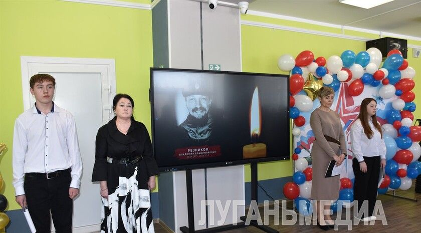 «Парта Героя» открылась в Золотовской школе в честь ее выпускника, защищавшего Первомайск