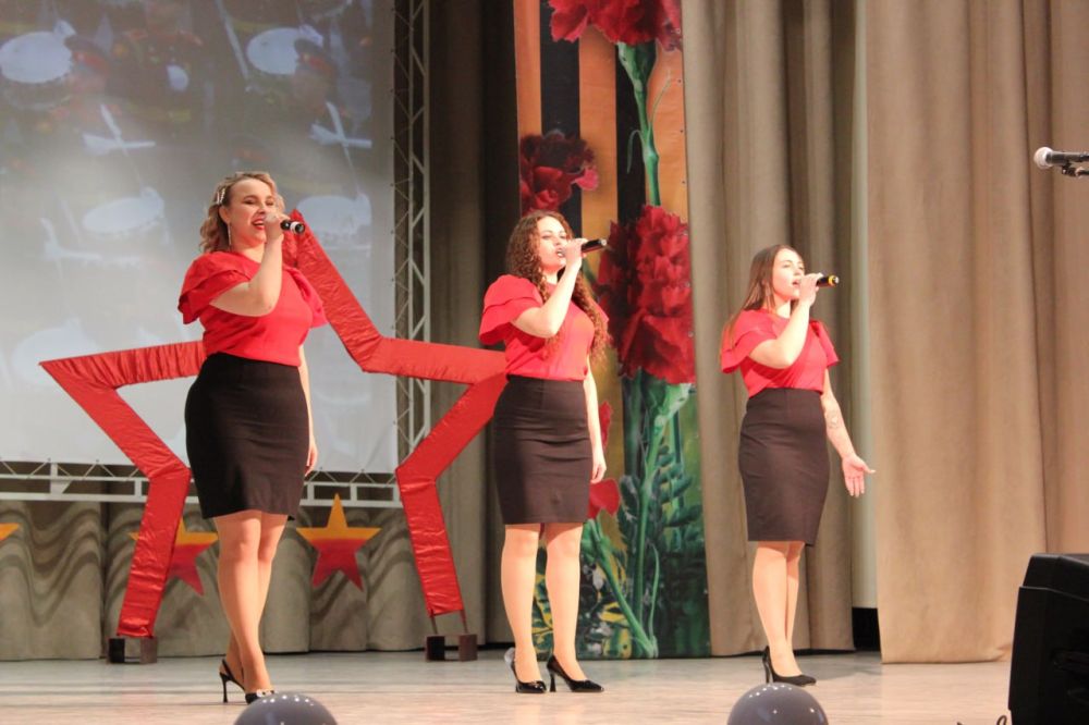 В Краснодоне состоялся концерт, посвящённый Дню Защитника Отечества