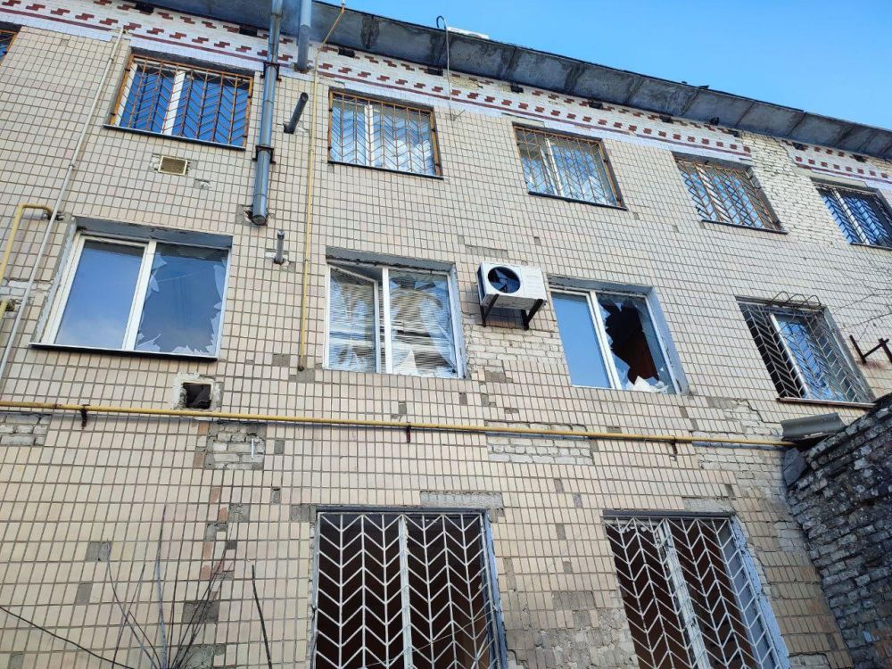 Мужчина и женщина, раненные Кременной в результате удара беспилотника ВСУ по гражданскому автомобилю, находятся в крайне тяжелом состоянии