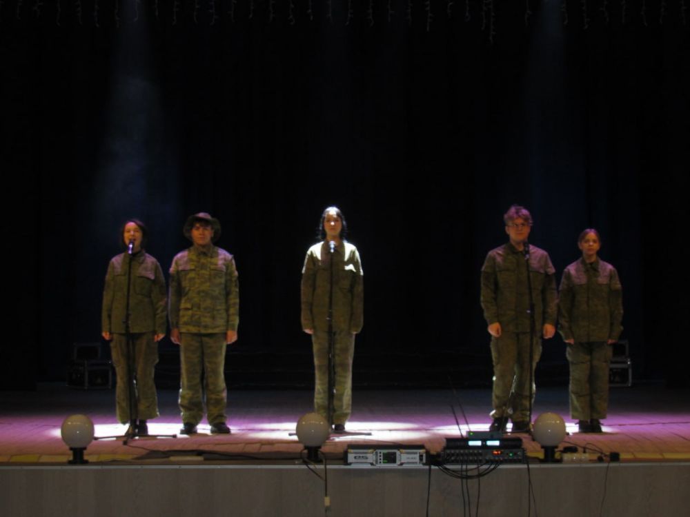 В Суходольском Дворце культуры прошел торжественный концерт «Есть такая профессия – Родину защищать!»