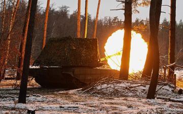 В зоне СВО наградили военных танкового полка группировки "Центр"