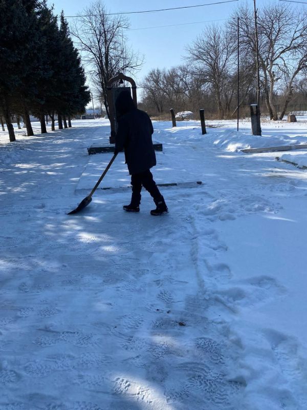 Коммунальщики Славяносербщины продолжают расчистку от снега