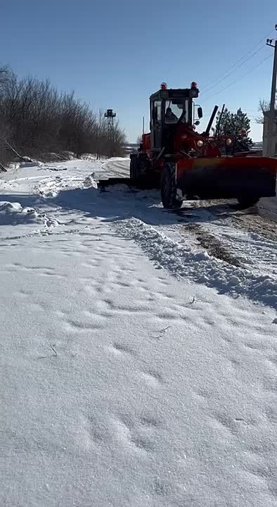 В рамках плановых мероприятий по обеспечению безопасности дорожного движения, работниками филиала «Меловской автодор» ГУП ЛНР «Луганский автодор» выполнены работы по очистке обочин от снега на автодороге межмуниципального...