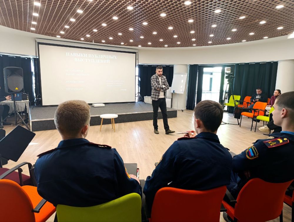 Евгений Мурылев провел мастер-класс по публичным выступлениям для будущих управленцев