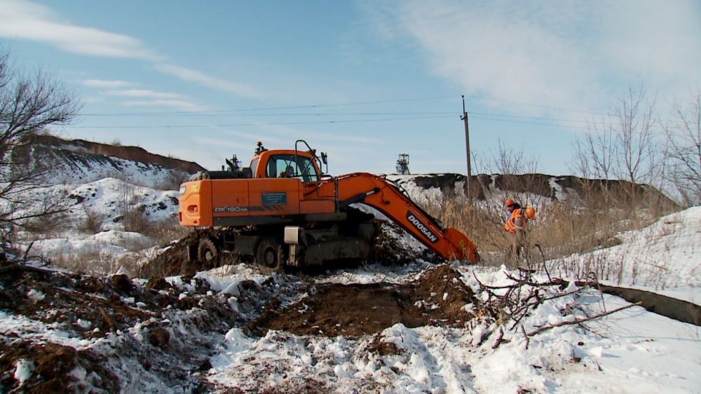 Сергей Козенко: Сегодня специалисты шефа-региона из компании «ТюменьБурСтрой» совместно с работниками Краснодонского департамента филиала ГУП ЛНР «Лугансквода» активно работают над устранением трех порывов на водоводе в...