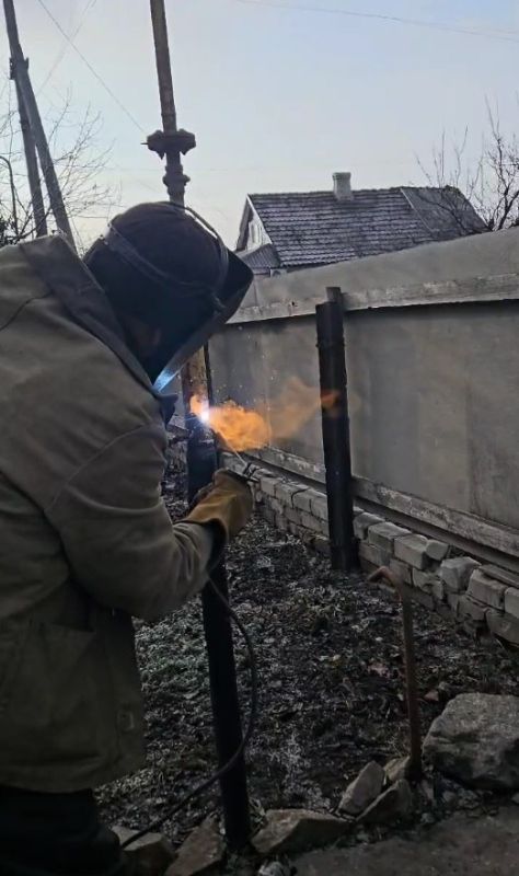 Вячеслав Третьяков: От имени Администрации Кременского муниципального округа и от себя лично хочу выразить искреннюю благодарность бригаде специалистов из Астраханской области, направленной к нам нашим шеф-регионом для...