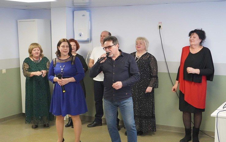 Суходольские артисты подарили праздник сотрудникам детской больницы