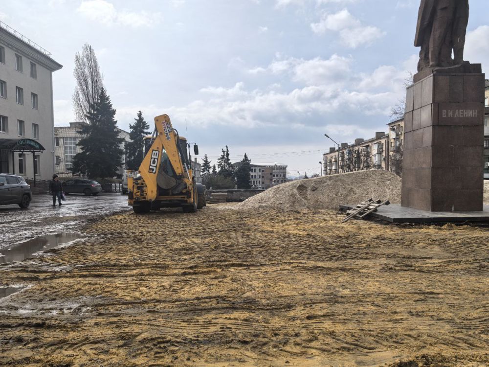 В Краснодоне стартовали активные работы по реализации проекта «Благоустройство Аллеи Дружбы»