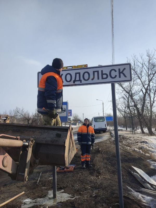 Сергей Козенко: Сотрудники Краснодонского автодора, филиала ГУП ЛНР «Луганский автодор», активно работают над обновлением дорожной инфраструктуры в Краснодонском муниципальном округе