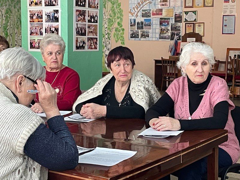 Сотрудники полиции провели встречу с пожилыми жителями Суходольска