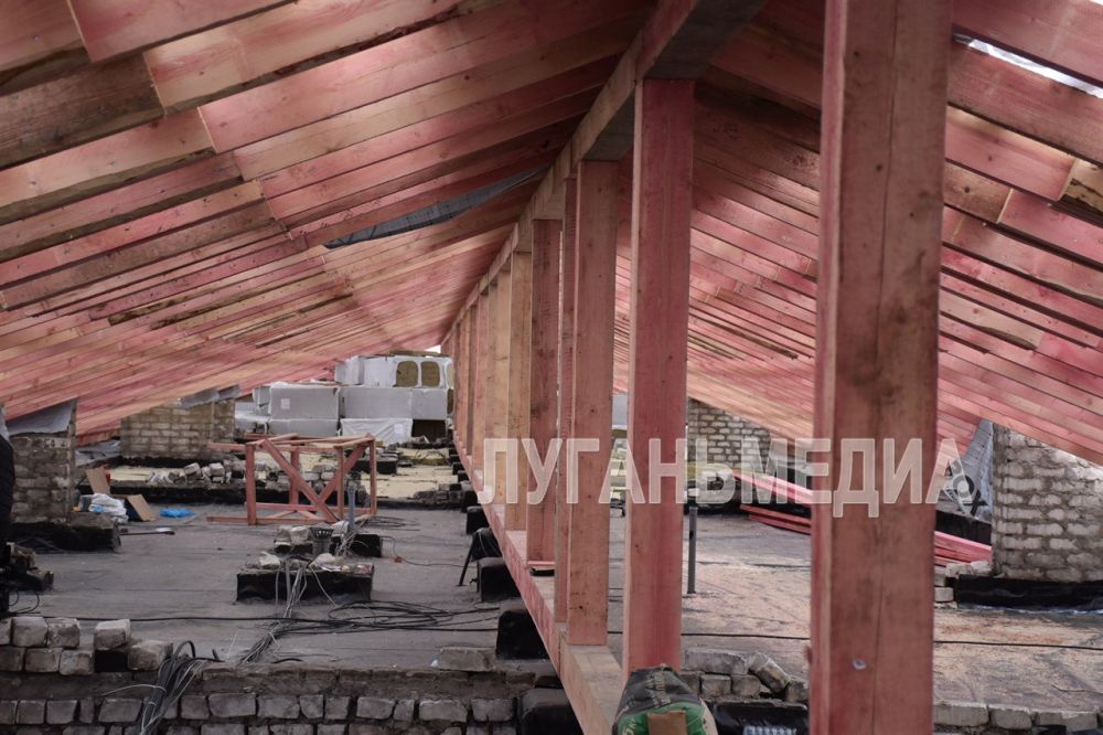 В Краснодонском муниципальном округе активно ведутся восстановительные работы в рамках реализации программы капремонта домов