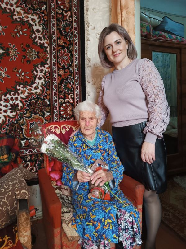 Сергей Козенко: Сегодня, накануне праздника Международного женского дня 8 марта, сотрудники Администрации с радостью поздравили ветерана Великой Отечественной войны Соколову Марфу Сергеевну