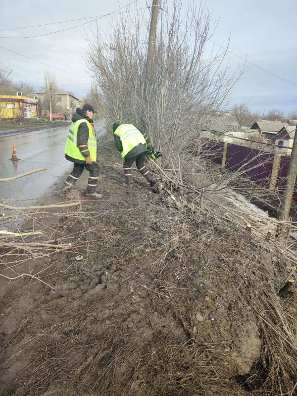 Сергей Козенко: Специалисты Дорожно-эксплуатационного управления города Краснодона продолжают активно работать над благоустройством обочин городских дорог