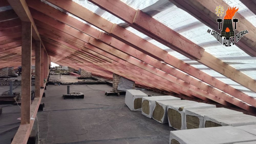 В Суходольске проводят капремонт кровель пяти многоэтажек