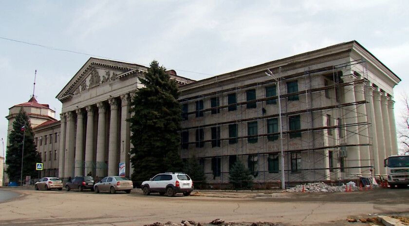 Строители планируют завершить ремонт Краснодонского ДК к ноябрю