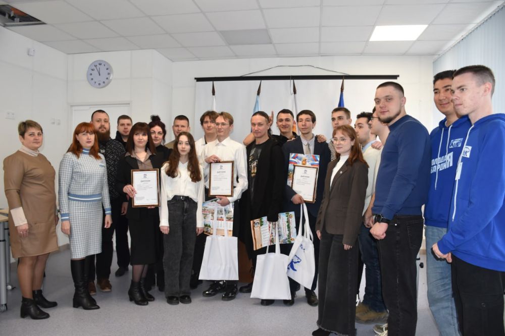 Приняла участие в молодежном дебатном турнире "Мнение молодежи", проходящем в республике по инициативе Секретаря Луганского регионального отделения партии "ЕДИНАЯ РОССИЯ" Дениса Мирошниченко