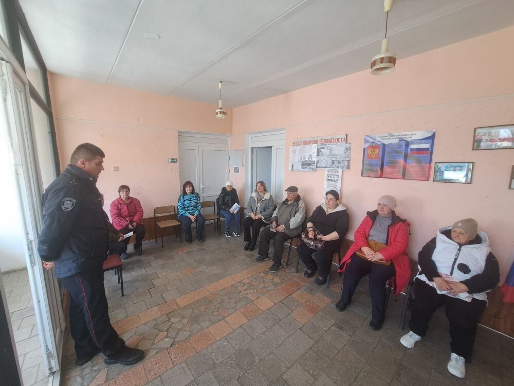 В населенных пунктах Краснодонского муниципального округа провели профилактические беседы про телефонных мошенников
