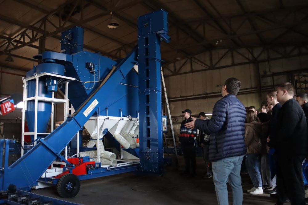 Учащиеся профильных агроклассов и студенты ЛГАУ посетили ООО «Научно-производственная фирма «Аэромех»