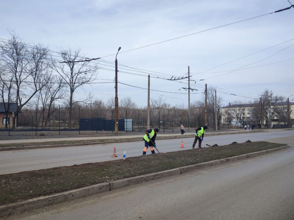 Сергей Козенко: С наступлением весны сотрудники муниципального унитарного предприятия «Дорожно-эксплуатационное управление» активно продолжают работать над благоустройством наших дорог и обочин
