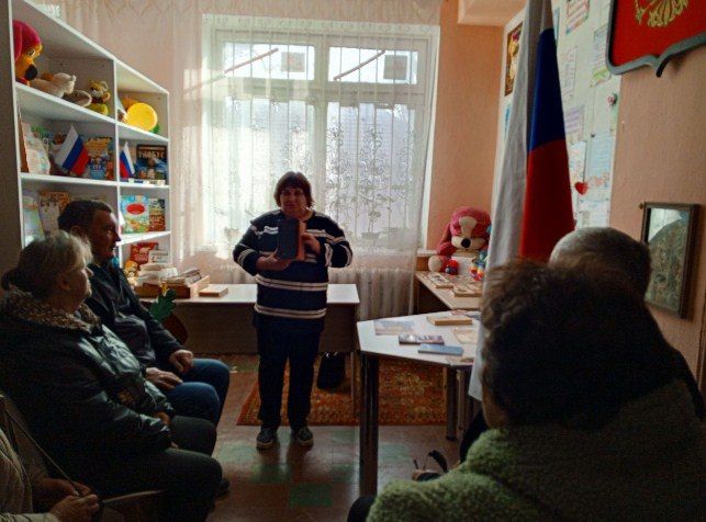 Ко Дню православной книги в библиотеке с. Роскошное прошёл час православного общения «Православная книга – символ русской культуры»