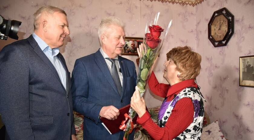 Президент России Владимир Путин направил персональное поздравление с 90-летием почетному гражданину Краснодонщины Алине Каменщиковой