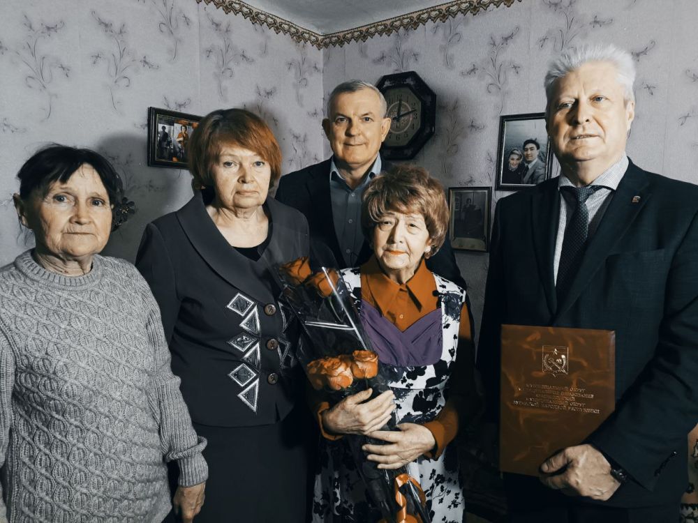 Сергей Козенко: 90Сегодня свой 90-летний юбилей отмечает уважаемый житель нашего округа, Почетный гражданин Краснодонщины - Алина Михайловна Каменщикова