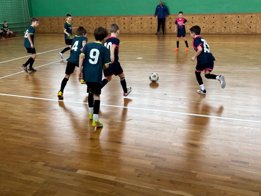 На базе Лутугинской СШ прошло первенство МБУ ДО «Лутугинская спортивная школа» по мини-футболу среди команд юношей 2016 г.р