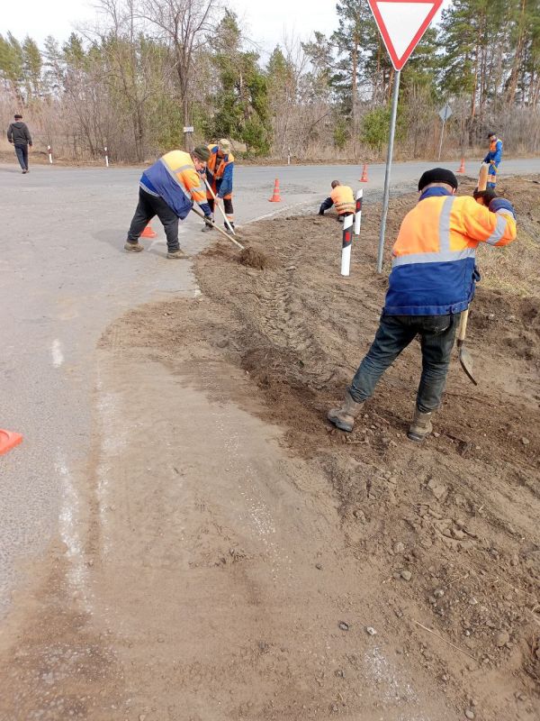 В рамках работ по улучшению дорожной инфраструктуры и повышению безопасности дорожного движения, сотрудники ГУП ЛНР «Луганский автодор» выполнили комплекс работ по планировке обочин и установке дорожных сигнальных столбиков...