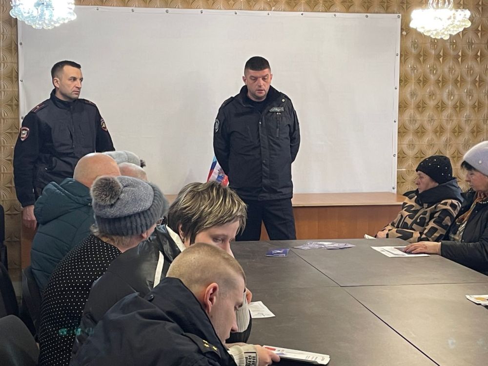Полиция и представители банка провели встречу с жителями Суходольска