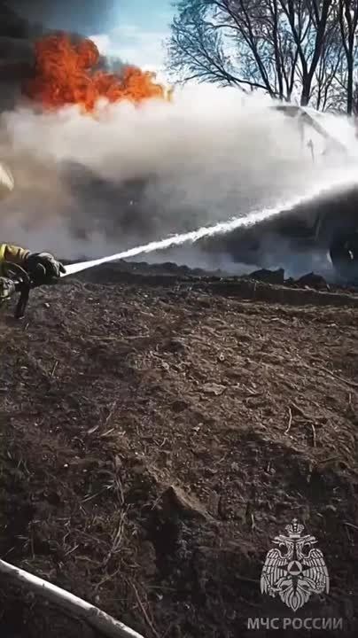 Последствия атаки беспилотника на бензовоз в Сватовском округе (ЛНР)