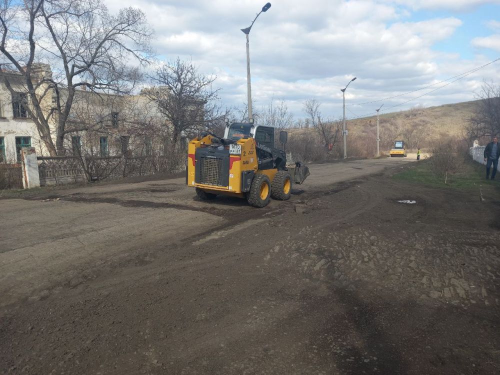 Сергей Козенко: В рамках программы мероприятий, направленных на развитие дорожной и транспортной инфраструктуры, Министерством инфраструктуры и транспорта Луганской Народной Республики начаты работы по ремонту автодороги...