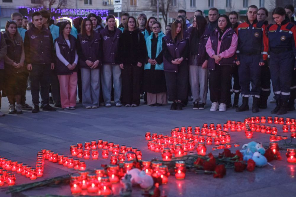 В Луганске почтили память жертв теракта в «Крокус Сити Холле»