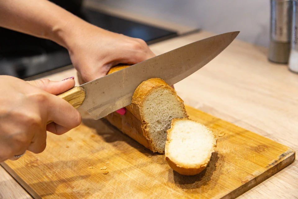 Жительница Кременной зарезала двух мужчин на почве личной неприязни