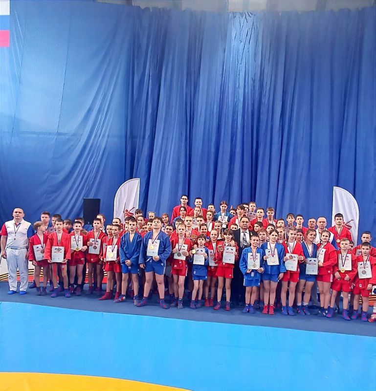 В Луганске прошло Первенство Луганской Народной Республики по самбо среди юношей и девушек в возрасте 12-14 лет