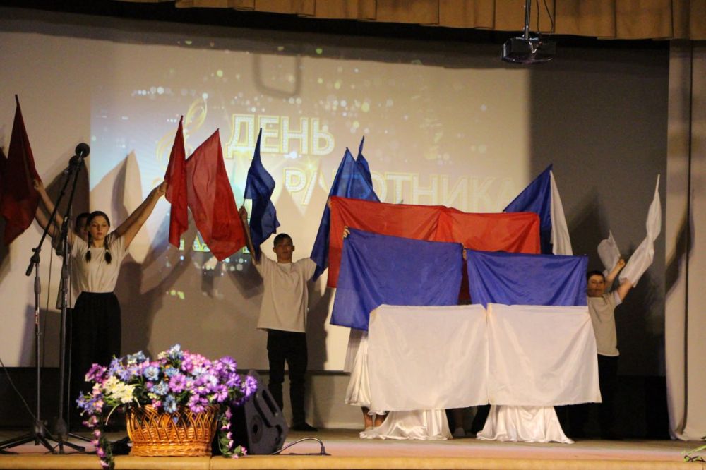 В Меловском центральном доме культуры состоялся праздничный концерт, приуроченный Дню работников культуры