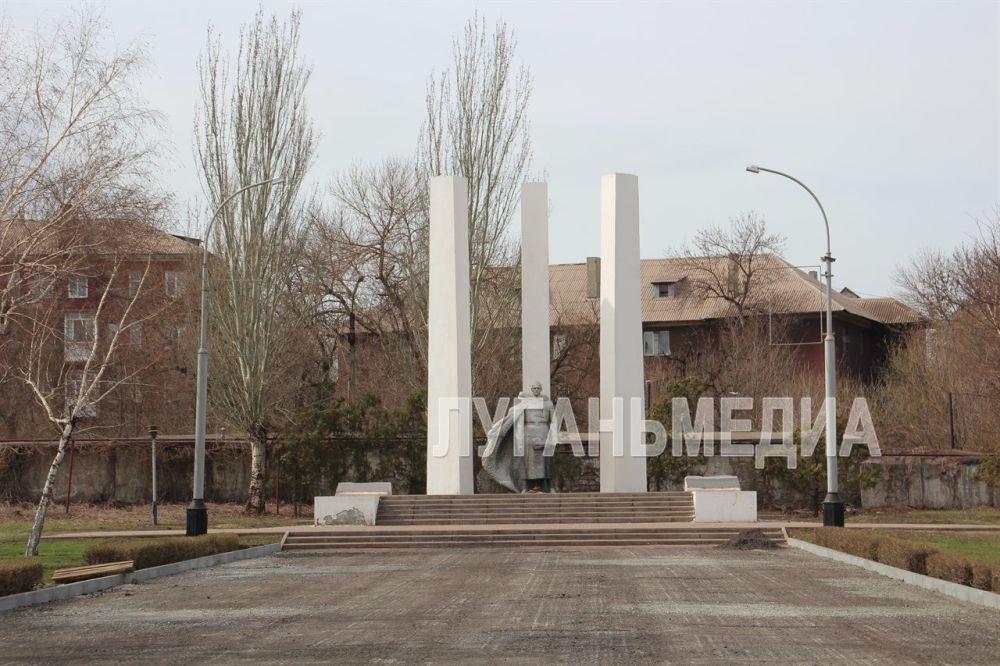 � ������ ���������� � ������������ 80-����� ������� ������ � �������� ������������ ������ �� ������� � ��������������� ������ �������� � �����