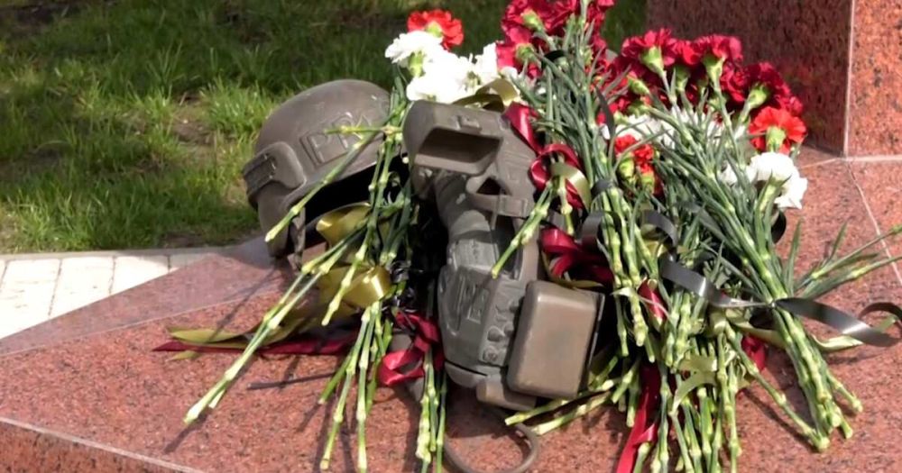 В Луганске почтили память погибших при обстреле ВСУ журналистов