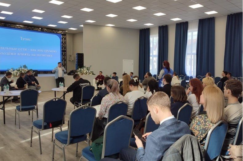 Команда из Свердловска приняла участие в дебатном турнире «Мнение молодежи»