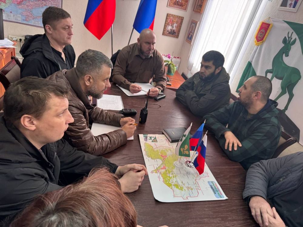 Вячеслав Третьяков: Сегодня провел рабочее совещание, в котором приняли участие мой первый заместитель Владимир Запорожец, заместитель начальника управления по взаимодействию с органами местного самоуправления Астраханской...