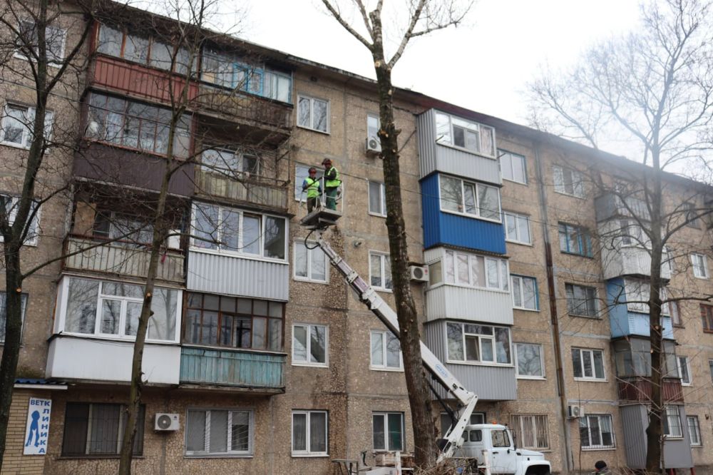 В Антраците активными темпами выполняются работы по благоустройству территории