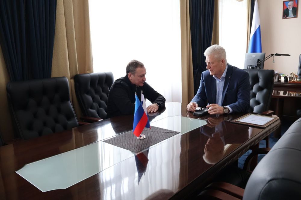 Замминистра строительства и ЖКХ ЛНР Артем Анисимов с рабочим визитом посетил Краснодон