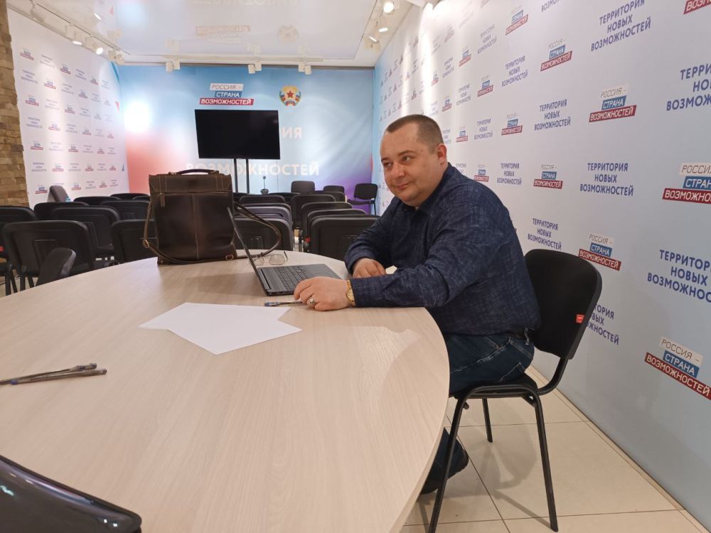 Сергей Козенко: Сегодня сотрудники Администрации Краснодонского муниципального округа - участники регионального проекта, успешно завершившие этап регистрации, анкетирования и написания эссе, проходили этап тестирования в...