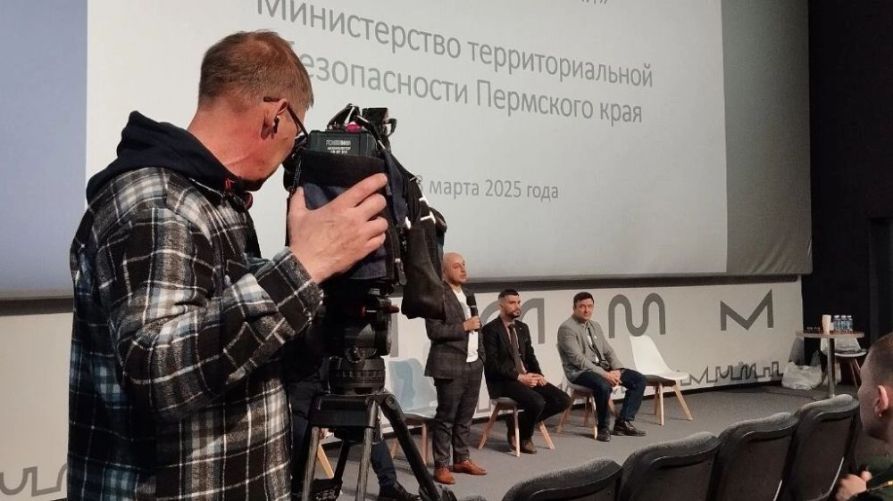 О противодействии идеологии терроризма пермским студентам рассказывают журналисты из Луганска