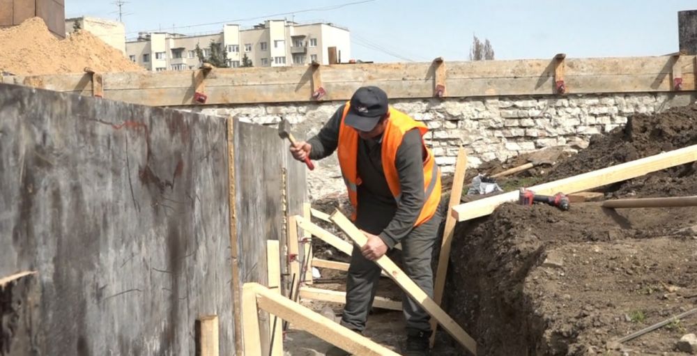 Сергей Козенко: С 1 марта 2025 года в Краснодоне активно ведутся строительные работы по созданию Аллеи Дружбы — уникального проекта, инициированного при поддержке Тюменской области