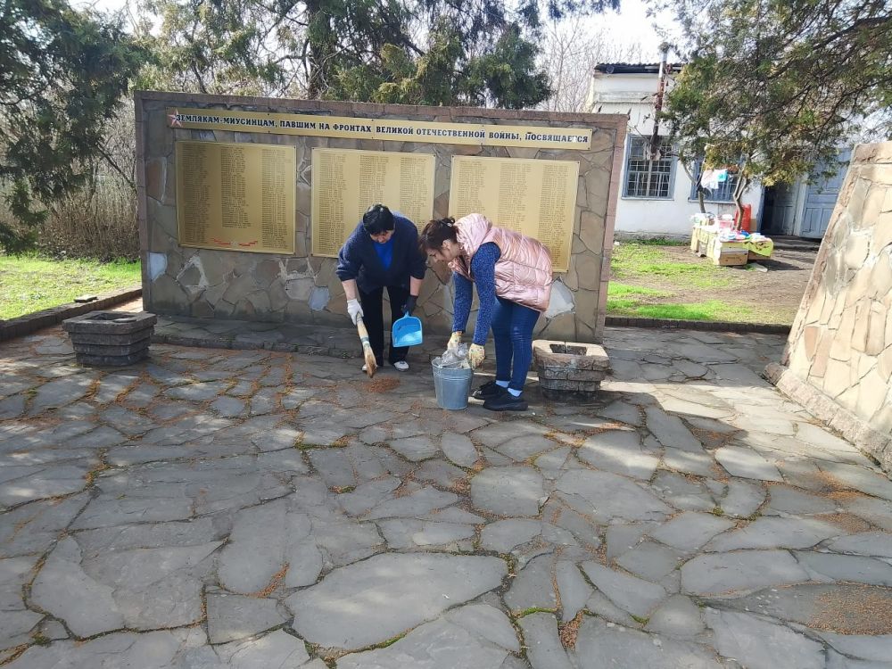 Культурные учреждения Миусинска провели субботники по благоустройству