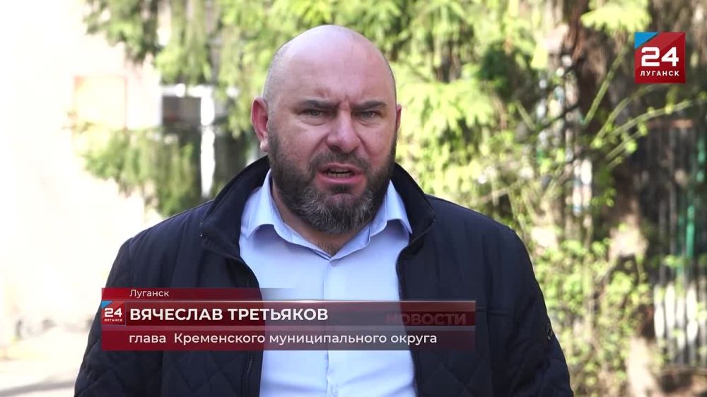 ©©©©©Глава Кременского муниципального округа Вячеслав Третьяков призвал жителей воздержаться от поездок по трассе, связывающей район с другими округами