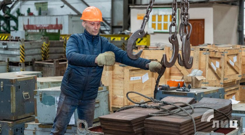 Стахановский завод планирует выпустить 2,5 тыс. вагонов в этом году — Пасечник